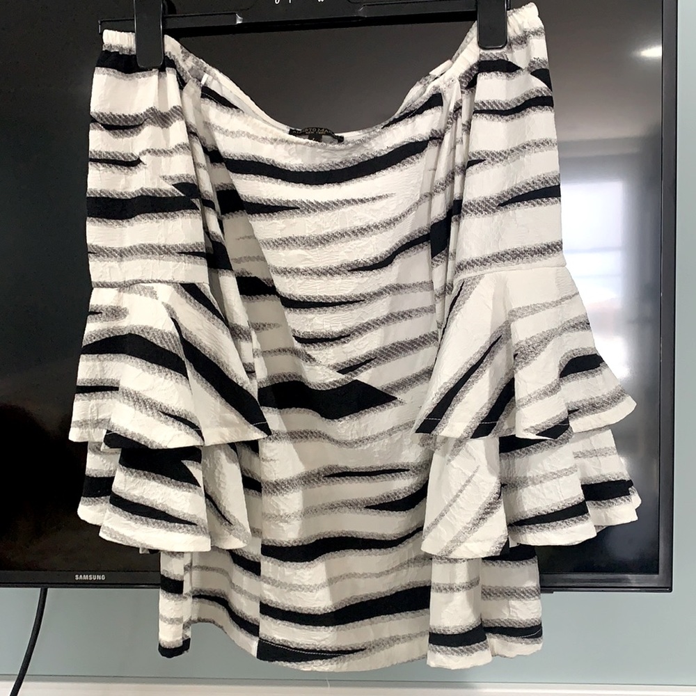Black & white top